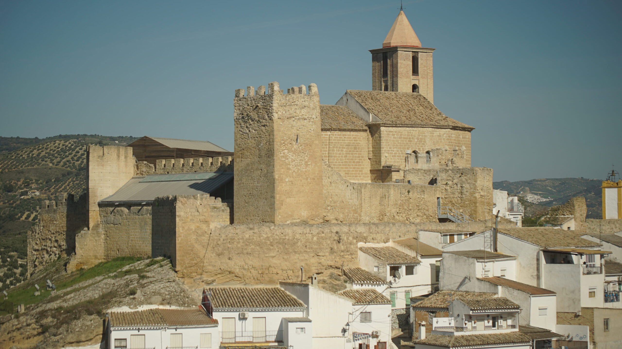 castle iznajár pueblos blancos cycling in andalucía