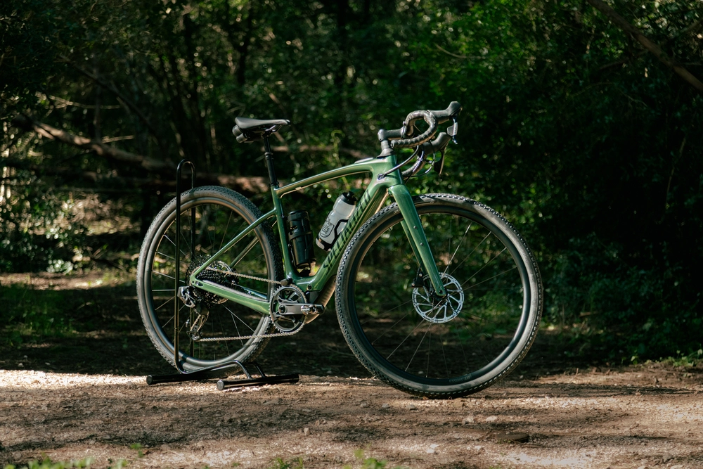 flota de bicicletas e-road y e-gravel spain bike tours specialized creo
