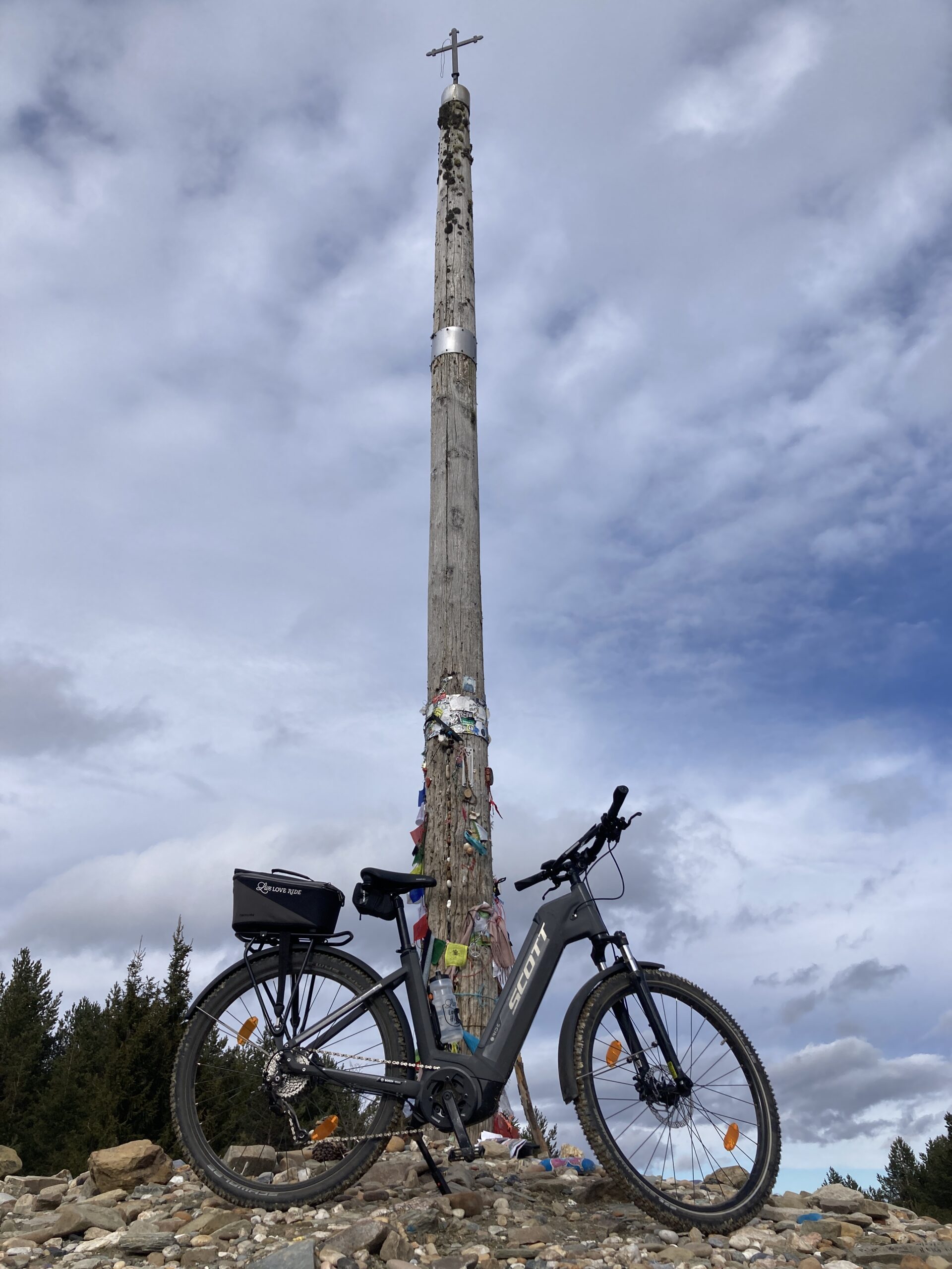 Cruz de hiero - cycling the french camino