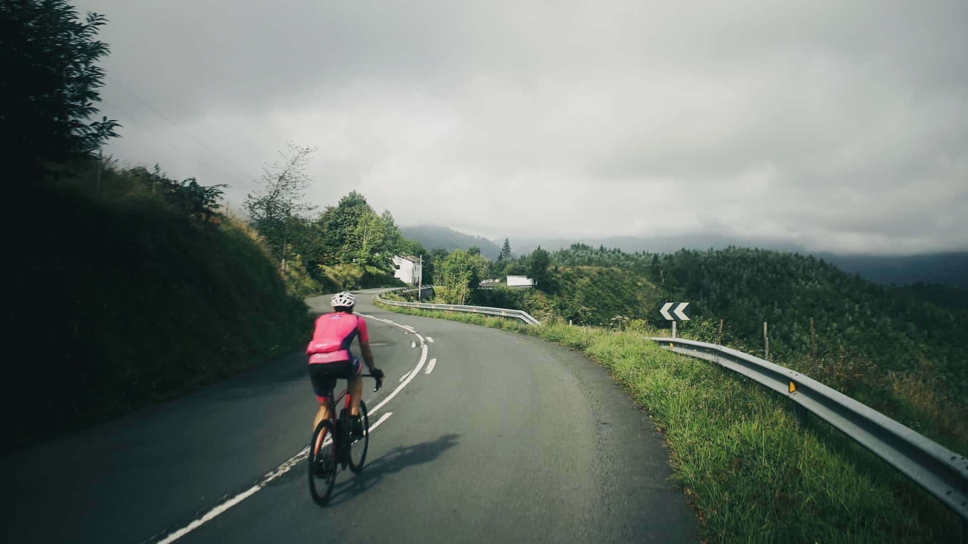 cyclist-road-basque-country-bike-tour